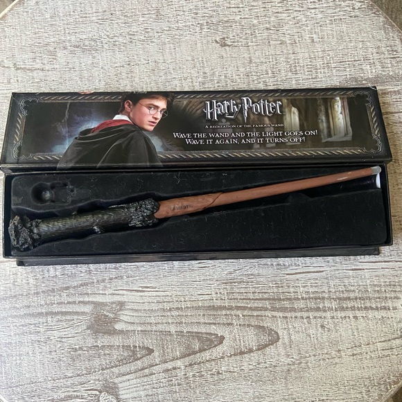 Harry Potter’s Wand With Illuminating Tip The Noble Collection Like New in Box - Picture 5 of 8
